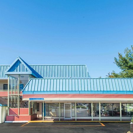 Budget Inn/ Нейтик Екстериор снимка